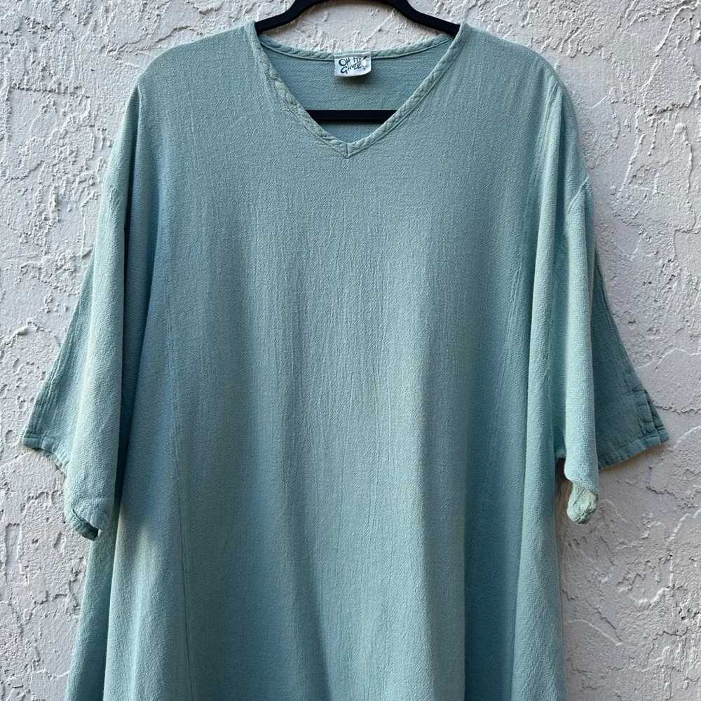 Oh My GauzeWomen 1X Seafoam Green Cotton Gauze Sharkbite Hem V-Neck Tunic Top_2